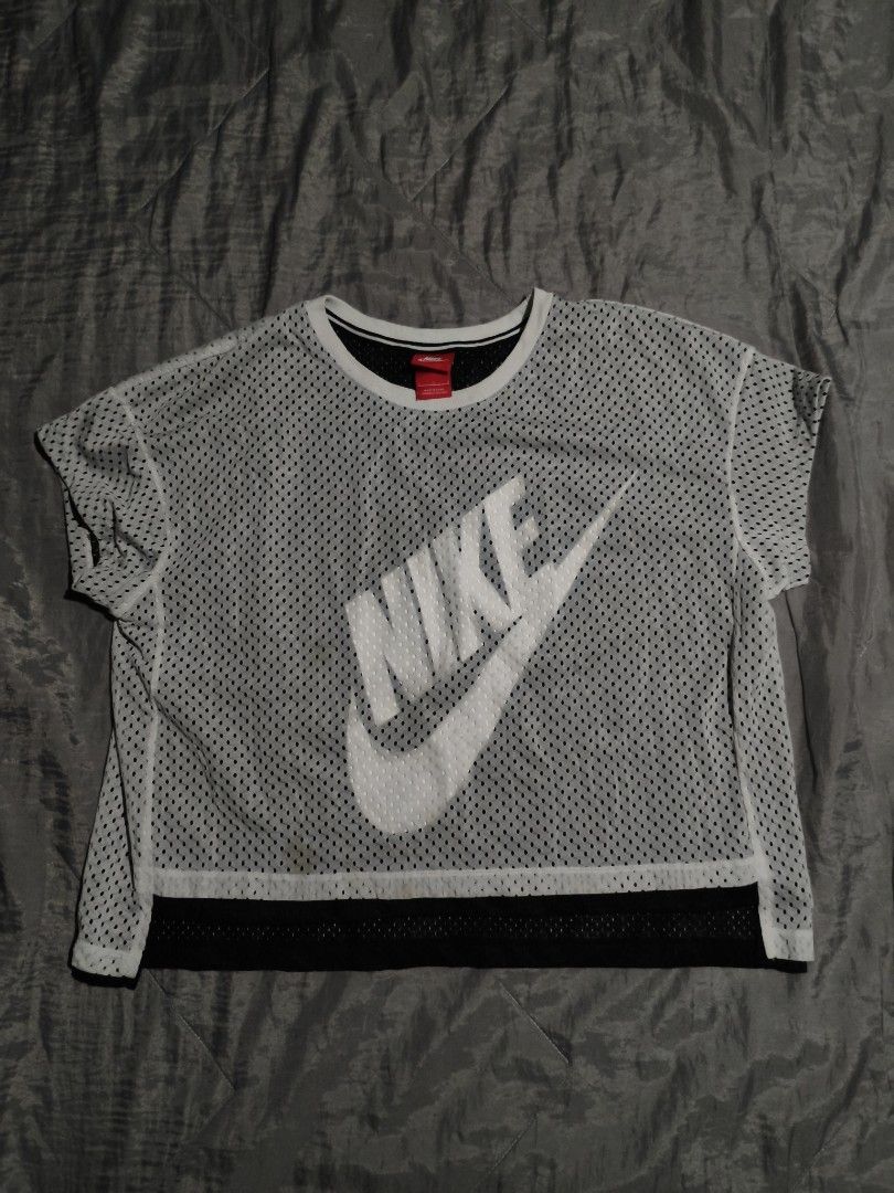 Nike Mesh Just Do It Jersey Top (Category: Activewear) located in Polangui. Submitted by quongmarka50283 (Listing ID 1466678991, Image 2). Description: -dimes:23/22 need wash Brand: Nike - Style: Mesh jersey top with crew neck and short sleeves - Color: White and black - Size: Large (L) - Material: 100% polyester with small dot perforations throughout for breathability - Design details: Large Nike swoosh on the front, 'Just Do It' printed on uppe