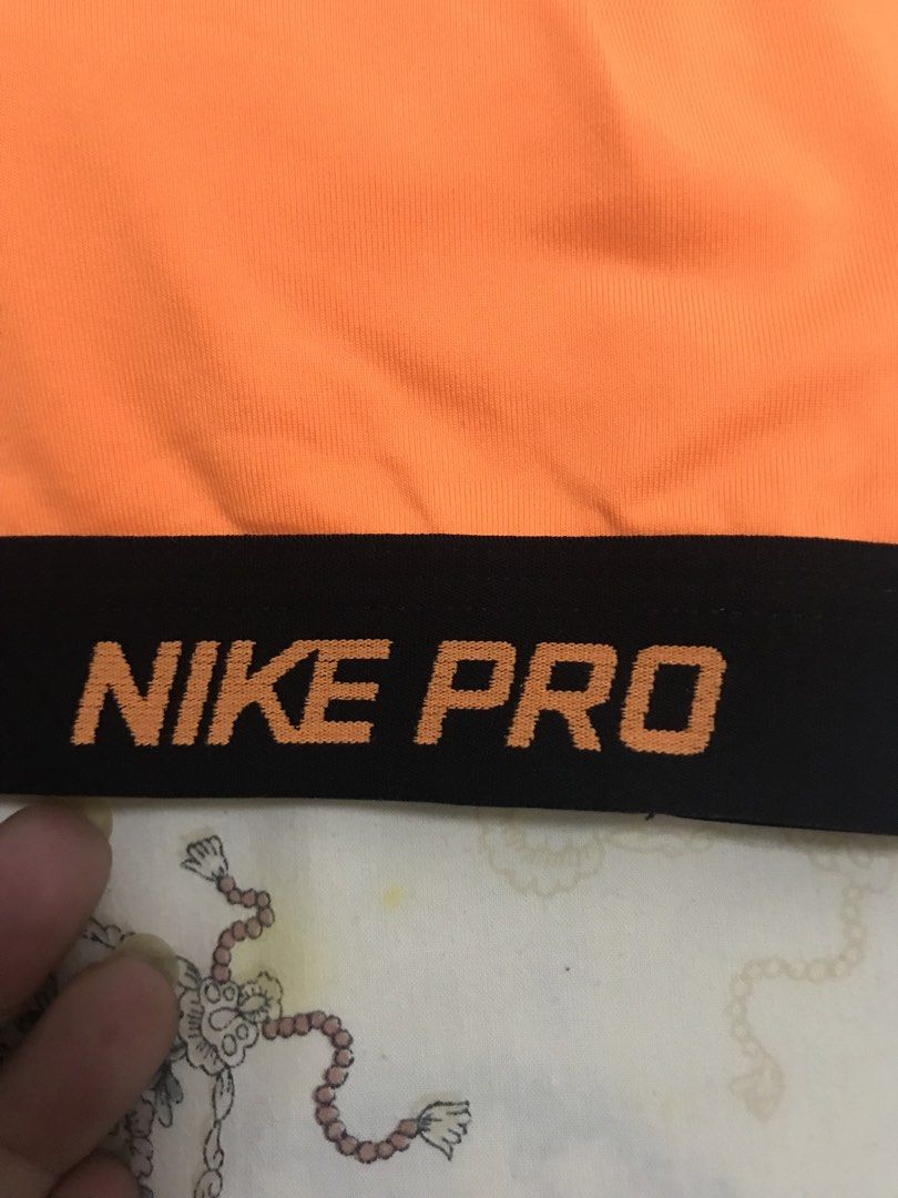 Nike Pro Sportsbra (Category: Activewear) located in Manila. Submitted by freshlemon58885 (Listing ID 1466632652, Image 3). Description: EUC Padded Large on Tag Made in Sri Lanka.
