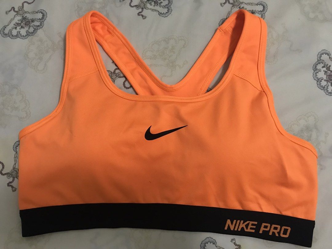 Nike Pro Sportsbra (Category: Activewear) located in Manila. Submitted by freshlemon58885 (Listing ID 1466632652, Image 1). Description: EUC Padded Large on Tag Made in Sri Lanka.
