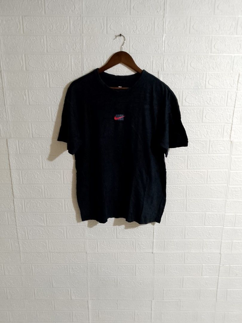 NIKE SHIRT (Category: Tshirts & Polo Shirts ) located in Tabaco. Submitted by zerothreethrift (Listing ID 1466721859, Image 1). Description: NIKE SHIRT SIZE MEDIUM EXCELLENT PM IF INTERESTED ALBAY LOCATION.