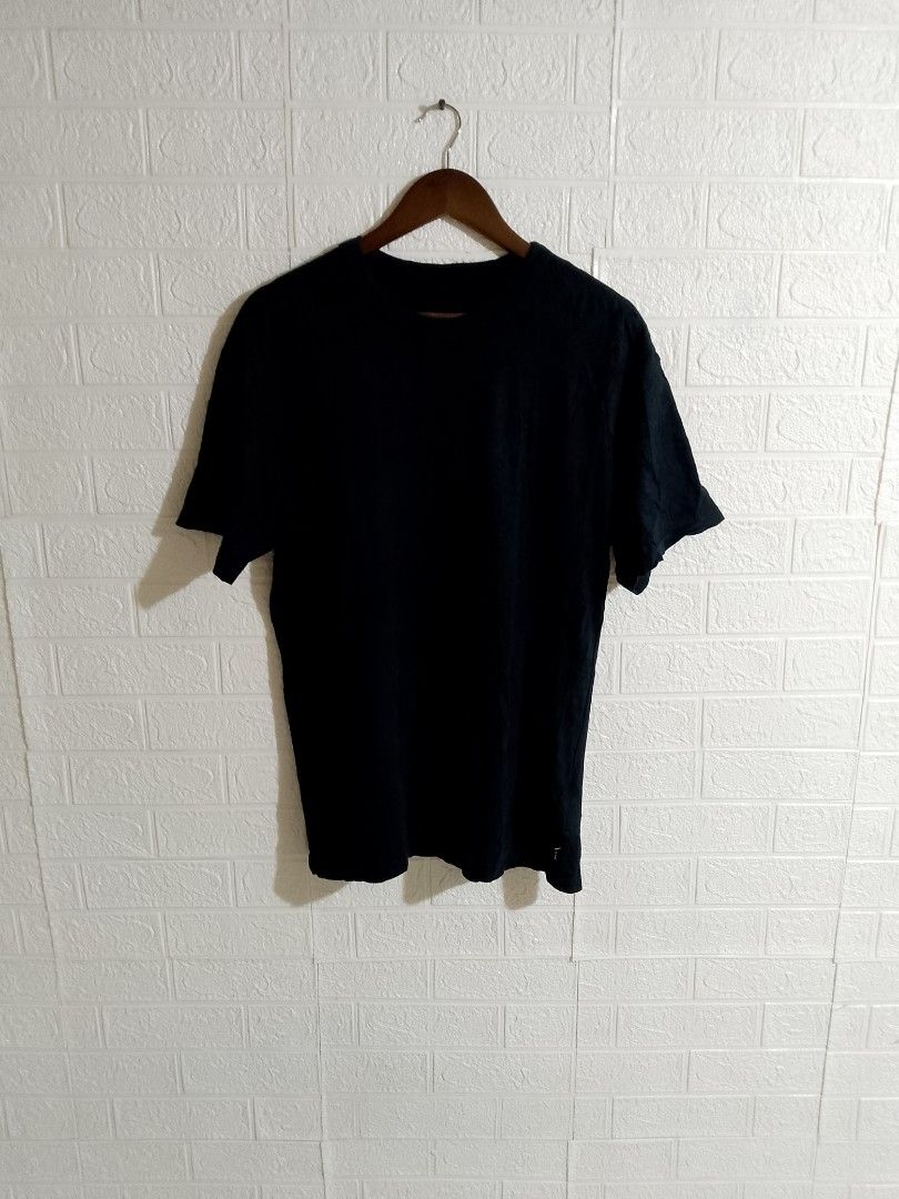 NIKE SHIRT (Category: Tshirts & Polo Shirts ) located in Tabaco. Submitted by zerothreethrift (Listing ID 1466722173, Image 1). Description: NIKE SHIRT SIZE SMALL EXCELLENT PM IF INTERESTED ALBAY LOCATION.
