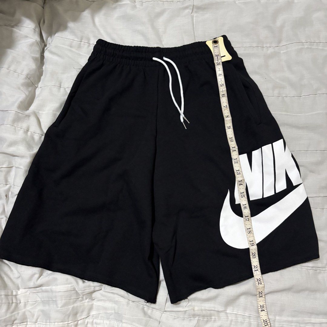 NIKE SHORTS ALUMNI (Category: Shorts) located in Mandaluyong City. Submitted by alphafinds (Listing ID 1466713563, Image 3). Description: NIKE ALUMNI SHORTS Waist: 28-36 inches Length: 21.5 inches 📍Location: Mandaluyong 📍Ship via JNT or Lalamove 📍Pickup: Greenbelt 3 Hermes .