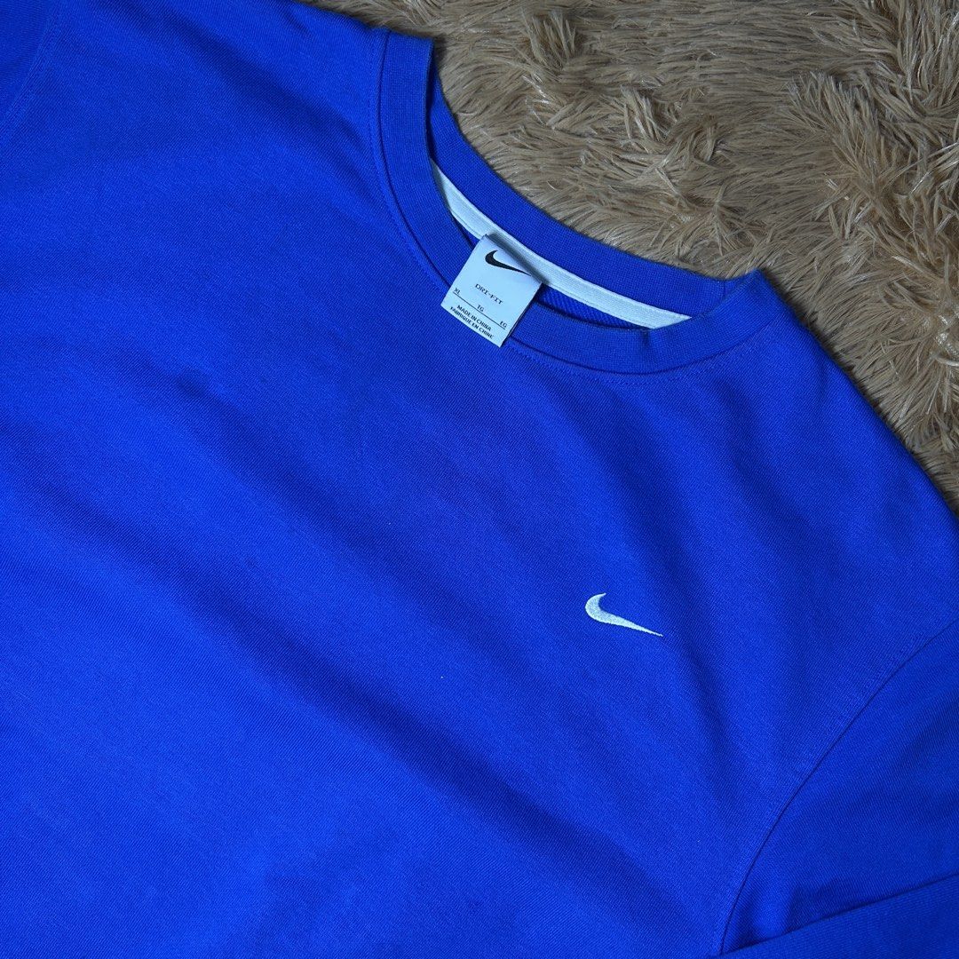 Nike Side Swoosh Logo Sweatshirt (Category: Coats, Jackets and Outerwear) located in Manila. Submitted by albrtthriftpicks (Listing ID 1466750252, Image 2). Description: 📍Nike Side Swoosh Logo Royal Blue color 24x26.5 boxy fit to Large to XL 9/10 condition need wash 950+sf.