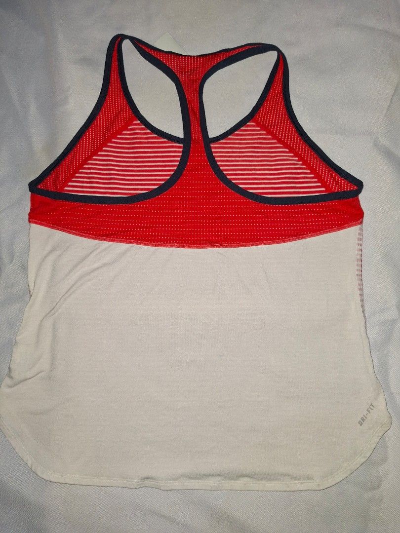 Nike tank top (Category: Activewear) located in Butuan. Submitted by ziggyzizzla (Listing ID 1466693016, Image 3). Description: NIKE tank top Size L EXCELLENT CONDITION.