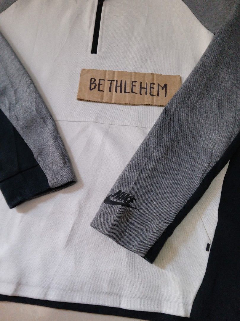 Nike techfleece hoodie (Category: Coats, Jackets and Outerwear) located in Akbar. Submitted by bethlehema07352 (Listing ID 1466647206, Image 3). Description: .