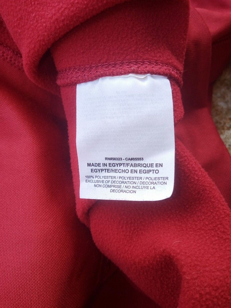 Nike Therma Fit Pullover Hoodie (Category: Coats, Jackets and Outerwear) located in Guihulngan. Submitted by johnjohndripgoods (Listing ID 1466599899, Image 3). Description: Nike Therma Fit Pullover Hoodie Dimes: 24.5x28 As New Condition No Issue Open For VC DM.