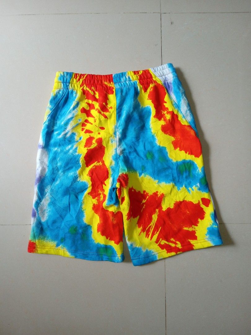 Nike tie dye short (Category: Shorts) located in Akbar. Submitted by bethlehema07352 (Listing ID 1466646375, Image 2). Description: .