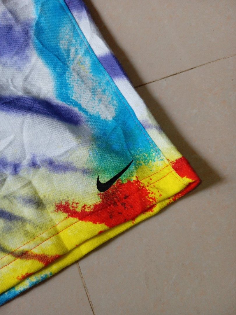 Nike tie dye short (Category: Shorts) located in Akbar. Submitted by bethlehema07352 (Listing ID 1466646375, Image 3). Description: .