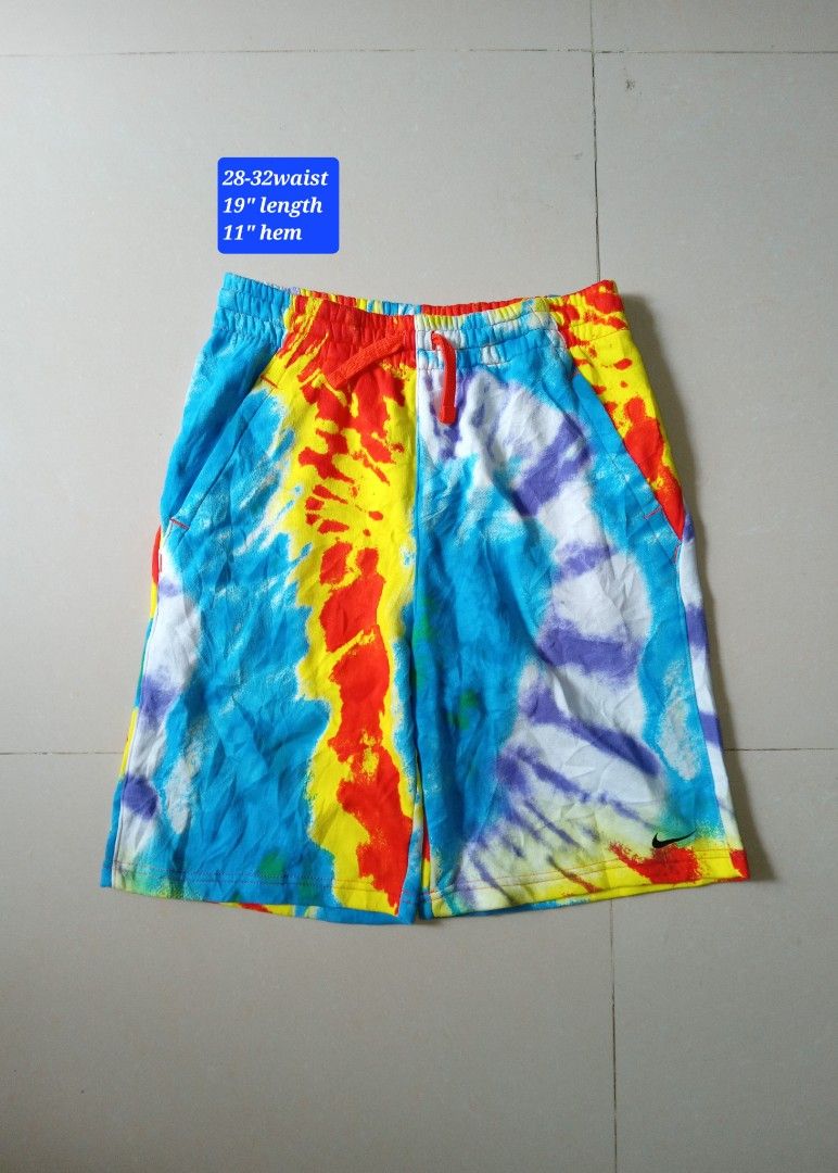 Nike tie dye short (Category: Shorts) located in Akbar. Submitted by bethlehema07352 (Listing ID 1466646375, Image 1). Description: .