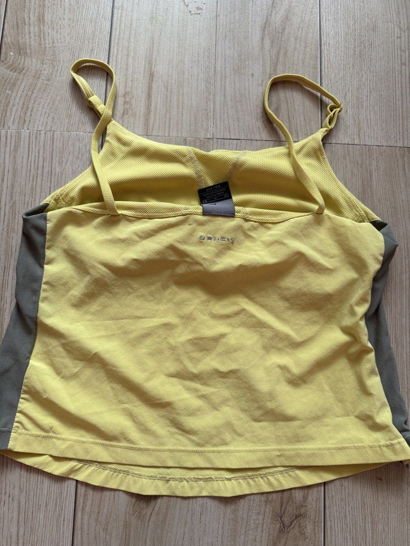 Nike top (Category: Activewear) located in Manila. Submitted by mariadarna (Listing ID 1466728886, Image 2). Description: .