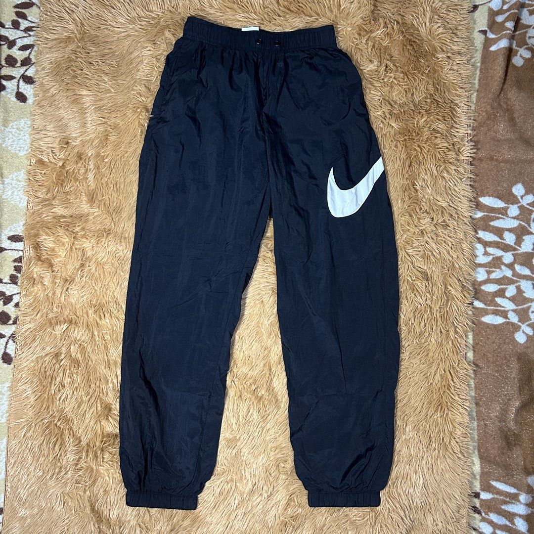 Nike Track Pants Big Logo (Category: Joggers) located in Manila. Submitted by albrtthriftpicks (Listing ID 1466750815, Image 1). Description: 📍Nike Track Pants Big Logo fit to waist size 28-29 35.5 Length 9.5/10 condition 850+sf.