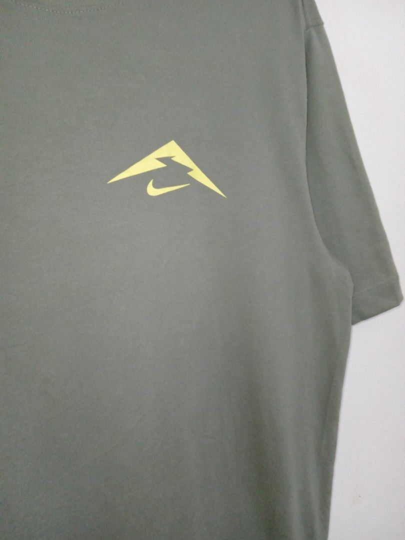 Nike trail tee (Category: Tshirts & Polo Shirts ) located in Akbar. Submitted by bethlehema07352 (Listing ID 1466646023, Image 2). Description: .