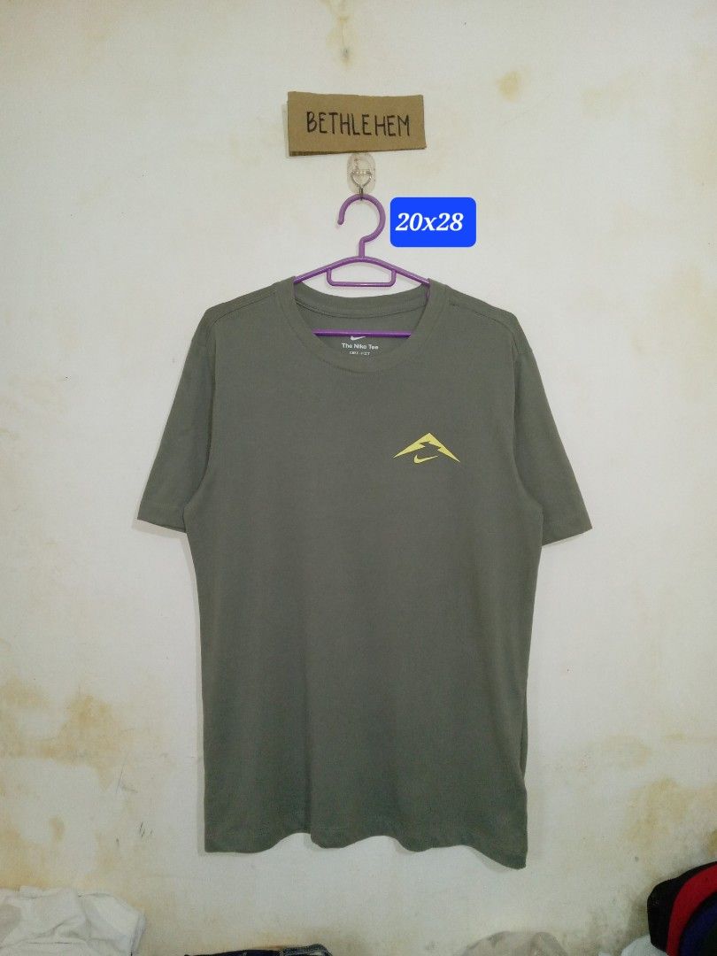 Nike trail tee (Category: Tshirts & Polo Shirts ) located in Akbar. Submitted by bethlehema07352 (Listing ID 1466646023, Image 1). Description: .