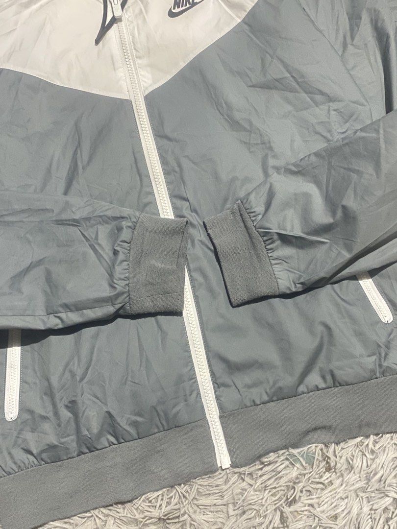 Nike Two-Tone Windbreaker (Category: Hoodies) located in Lapu Lapu. Submitted by ericbuotjr (Listing ID 1466693544, Image 3). Description: WTS‼️ Nike Two-Tone Windbreaker Legit -Size: Small -Dimes: 21.5x27 -Color rate: 9.5/10 - Excellent condition - Issue: minor lens Pm📥📥.