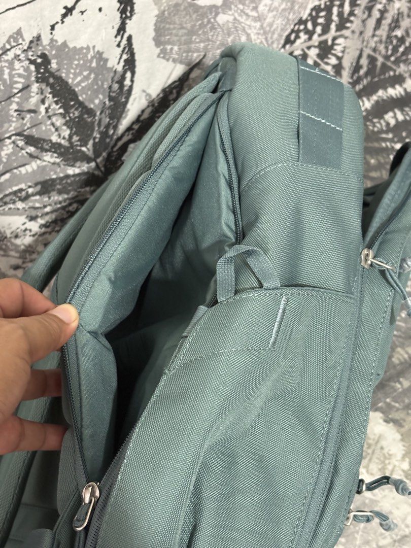 Nike Utility Power Backpack (33L) (Category: Backpacks) located in Manila. Submitted by shoepatos4u (Listing ID 1466606035, Image 3). Description: Your life isn’t one-dimensional, so your bag shouldn’t be either. Keep your work life separated from your play with separate internal compartments for your laptop, phone and shoes. There are also three exterior zip pockets for small essentials to help keep you organised. Benefits The zip pocket holds u