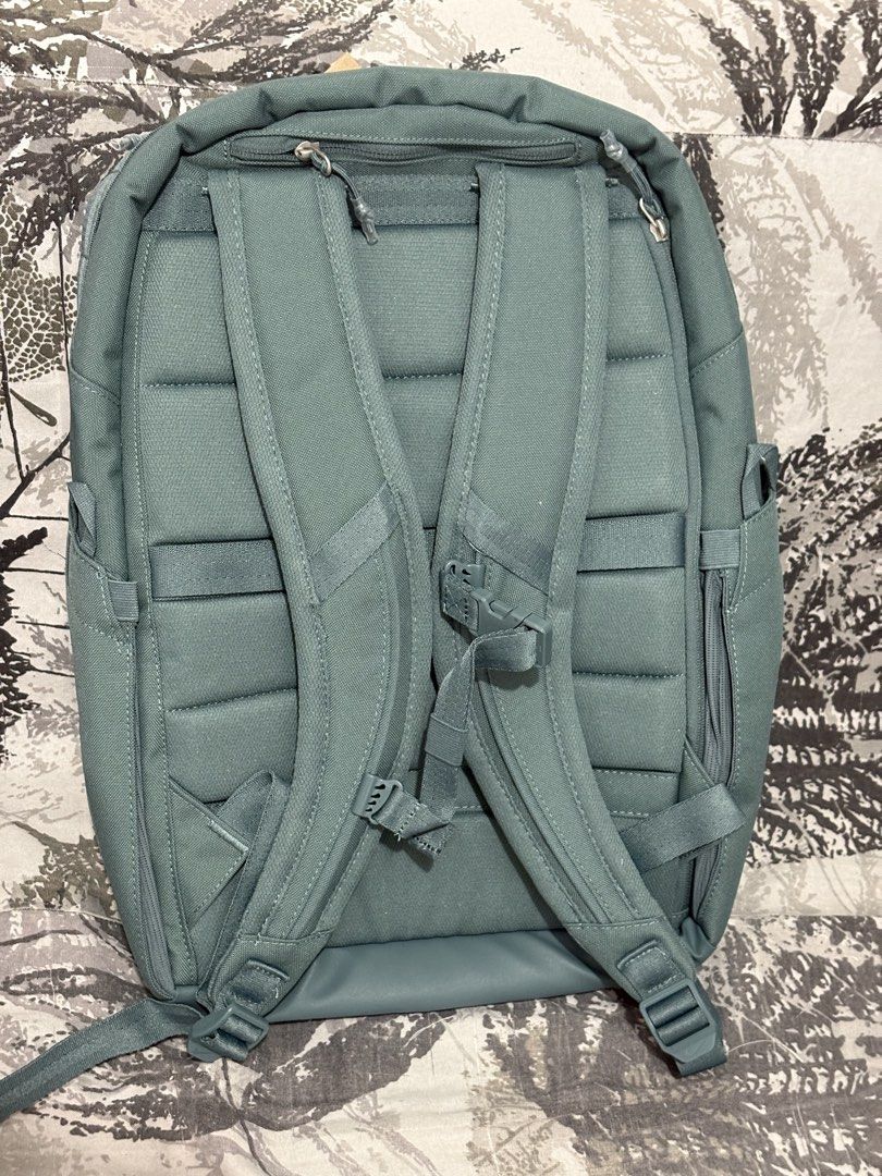 Nike Utility Power Backpack (33L) (Category: Backpacks) located in Manila. Submitted by shoepatos4u (Listing ID 1466606035, Image 2). Description: Your life isn’t one-dimensional, so your bag shouldn’t be either. Keep your work life separated from your play with separate internal compartments for your laptop, phone and shoes. There are also three exterior zip pockets for small essentials to help keep you organised. Benefits The zip pocket holds u