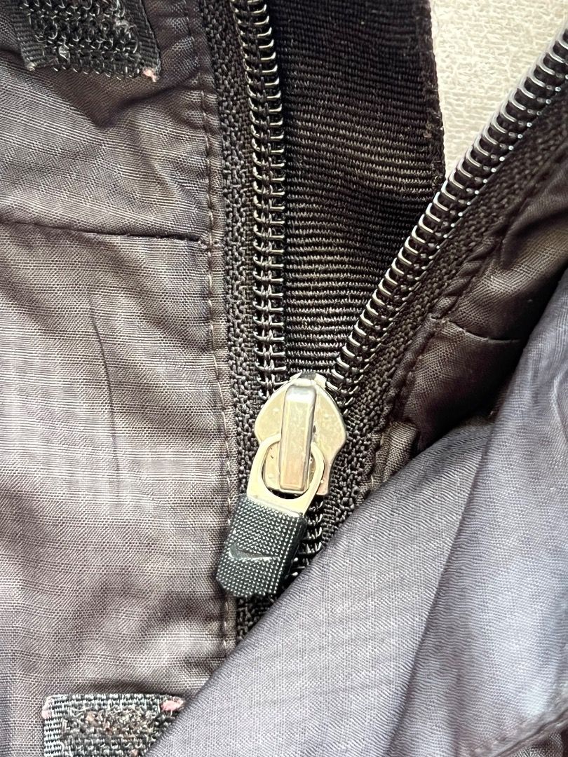 Nike Vintage 2005 Winter Jacket Size 100 (Category: Coats, Jackets and Outerwear) located in Caloocan City. Submitted by sillapwet0606 (Listing ID 1466571502, Image 3). Description: - Brand: Nike - Era: Vintage (September 2005 release) - Color: Classic Black - Material: 100% Polyester (Body, Lining, and Fill) - Size: 100 (Chest 92A, recommended for height 170-180cm) - Hardware: Durable YKK zipper - Origin: Made in China - Condition: Excellent vin