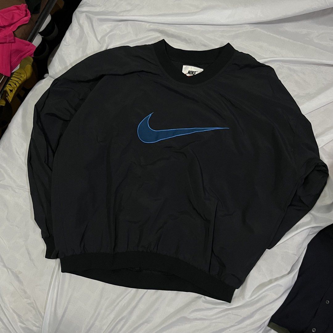 Nike Vintage Long Sleeve (Category: Coats, Jackets and Outerwear) located in Muntinlupa City. Submitted by ninenine.collective (Listing ID 1466564846, Image 1). Description: Nike Vintage Long Sleeve 29/29.