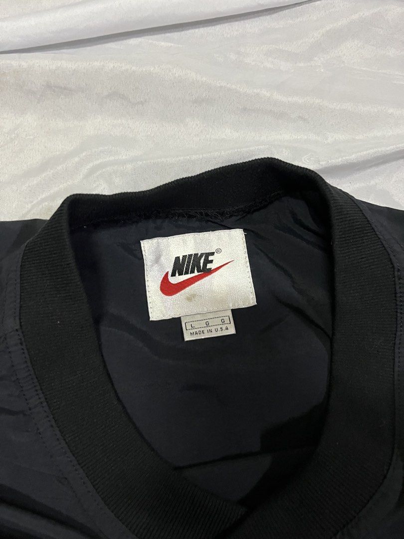 Nike Vintage Long Sleeve (Category: Coats, Jackets and Outerwear) located in Muntinlupa City. Submitted by ninenine.collective (Listing ID 1466564846, Image 3). Description: Nike Vintage Long Sleeve 29/29.