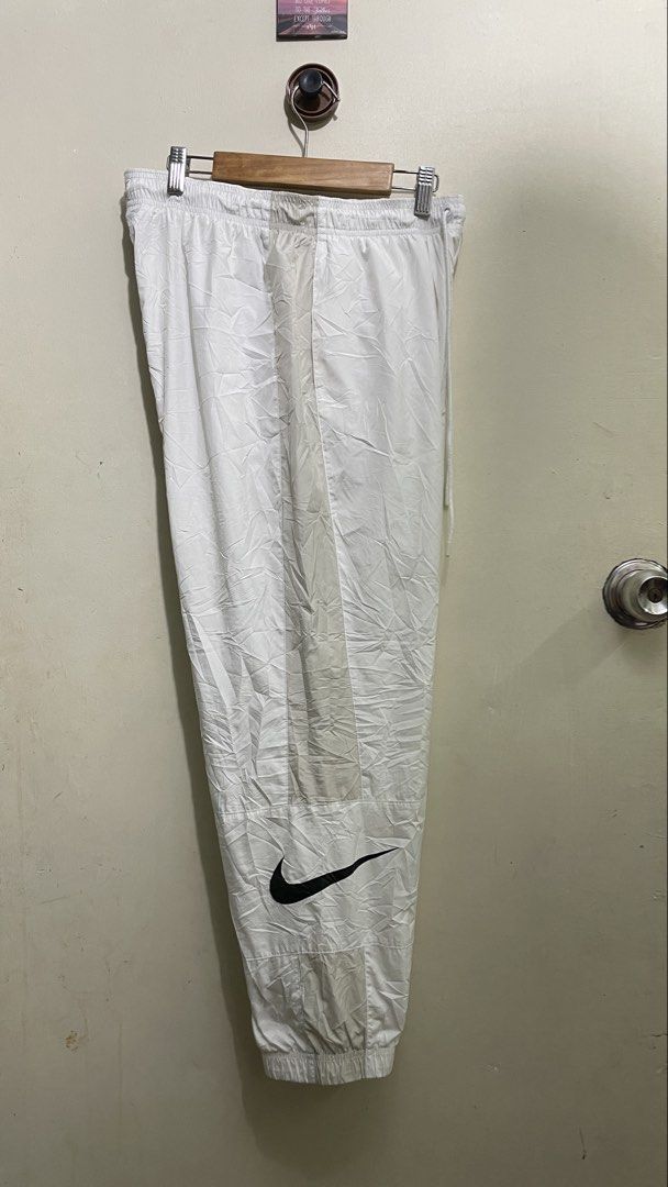Nike WindBreaker Jogger (Category: Other Bottoms) located in Las Pinas. Submitted by mnl.streetwear.ph (Listing ID 1466566711, Image 3). Description: • Nike Windbreaker Pants Size Large 29-32 waist 35 length.
