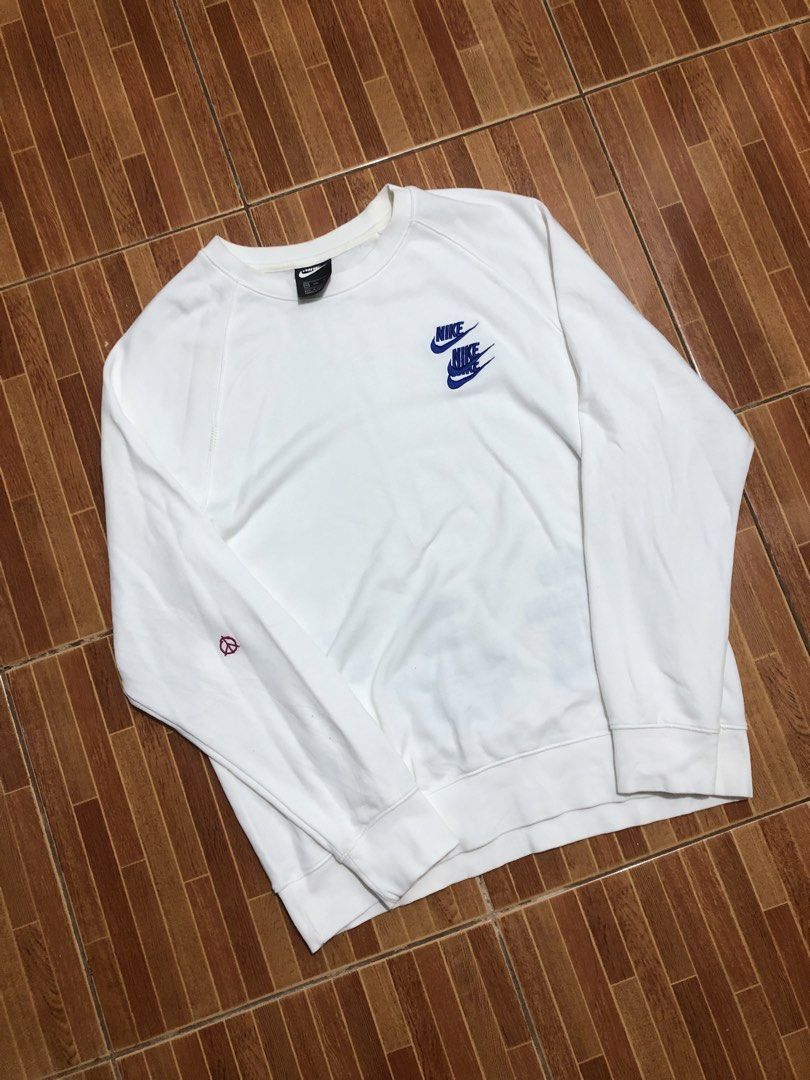 Nike Worldtour Sweater (Category: Activewear) located in Quezon City. Submitted by twi_cezzz (Listing ID 1466742366, Image 1). Description: .