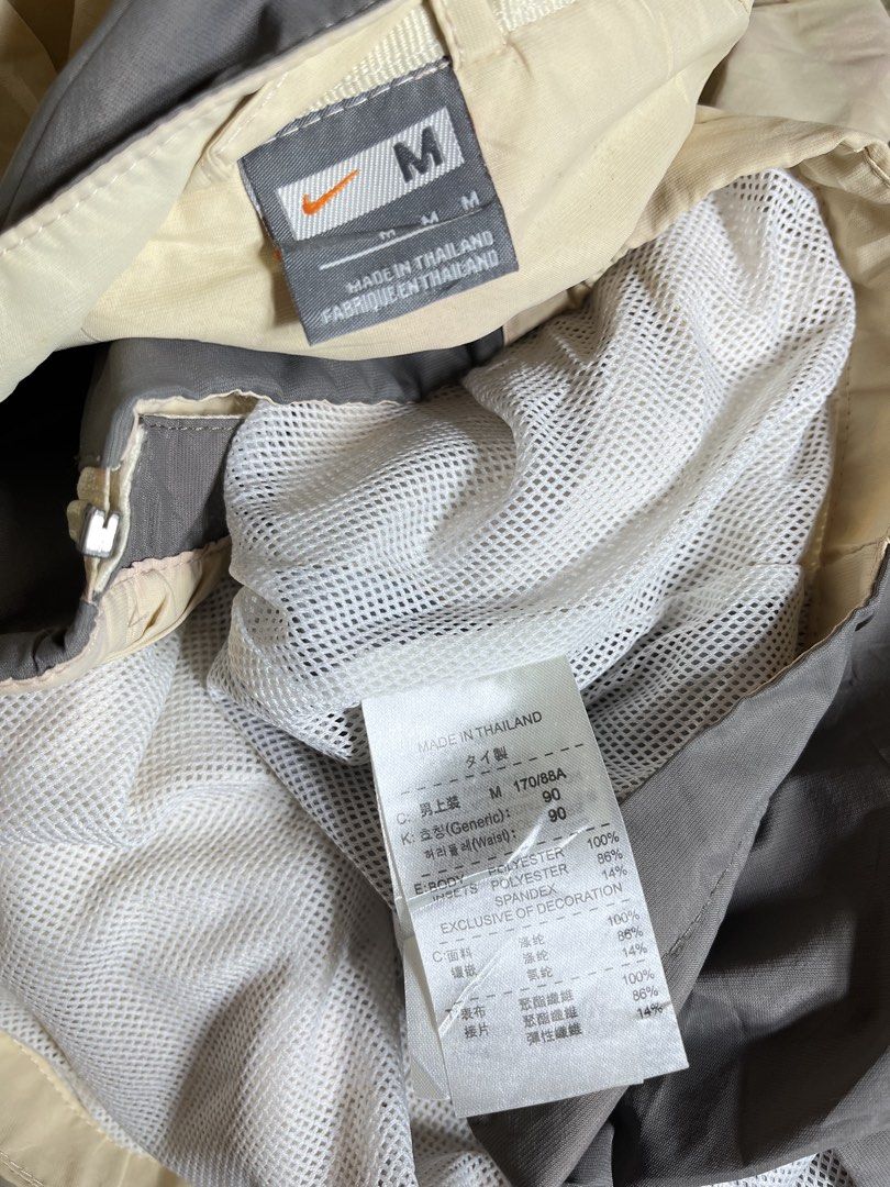 NIKE Woven Full Zip Jacket (Category: Coats, Jackets and Outerwear) located in Pagadian. Submitted by angelcanzado (Listing ID 1466573446, Image 3). Description: NIKE Woven Full Zip Jacket Excellent Condition Complete Tags Embroidered Logo Bet kaau og color aesthetic Medium on Tag .