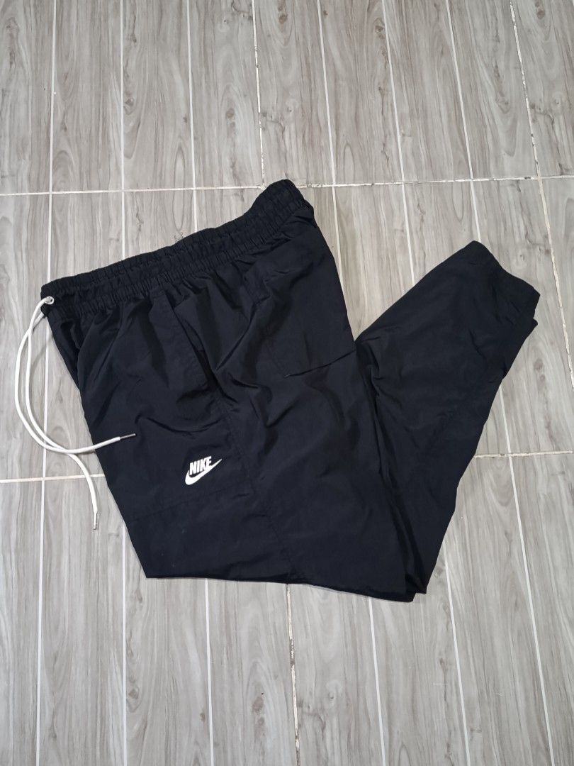 NIKE WOVEN LEISURE PANTS (freeshipping) (Category: Activewear) located in Quezon City. Submitted by gyl-stop (Listing ID 1466718314, Image 3). Description: free shipping 32-38 x 39 very good cond cr: 9.5/10 issue: hairline sa logo.