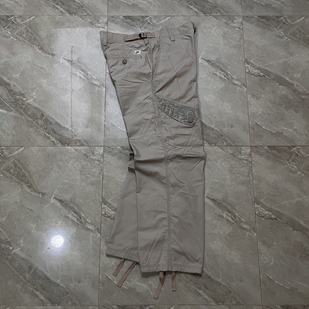 NIKE Y2K KHAKI CARGO PANTS (Category: Jeans) located in Marikina City. Submitted by arniejane23 (Listing ID 1466740150, Image 1). Description: NIKE Y2K KHAKI CARGO PANTS SIZE L ON TAG DIMENSION waistline - 32-34 ADJUSTABLE WAISTLINE length - 41 NO ISSUE/NO FLAWS EXCELLENT CONDITION!! 📩📩📩.