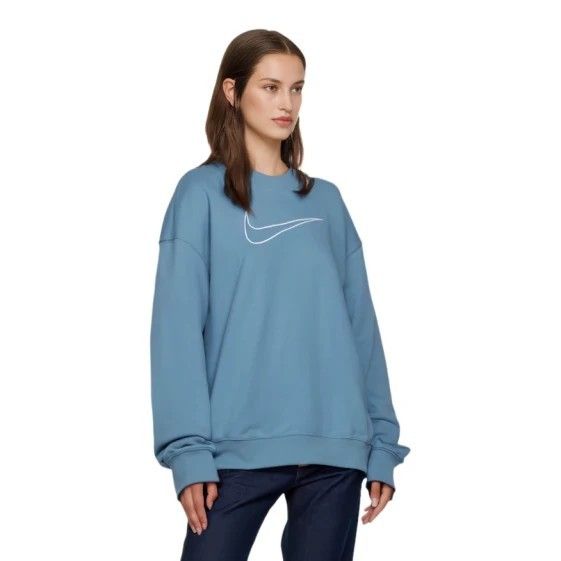 Nike's Crewneck Sweater/LS (Category: Coats, Jackets and Outerwear) located in Pasig City. Submitted by pureselectionapparel (Listing ID 1466743066, Image 1). Description: Nike's Crewneck Sweater/LS 🏷️ Large-XL Dimes: 23width, 25length Excellent Condition No issues Embroid Center Swoosh 500 plus ship Location: Pasig City.