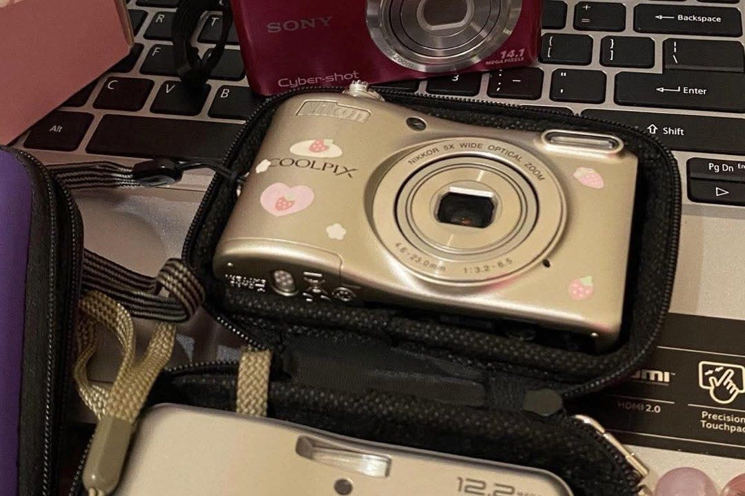 Nikon Coolpix L28 Digicam (Category: Cameras) located in Manila. Submitted by jayzee1101 (Listing ID 1466640296, Image 2). Description: - 20MP - 5x Zoom - no functional issue - body cosmetic 8/10 - inclu: unit, bnew case, strap, bnew card reader (halos lahat ng freebie bago lang) - negotiable, drop an offer!.