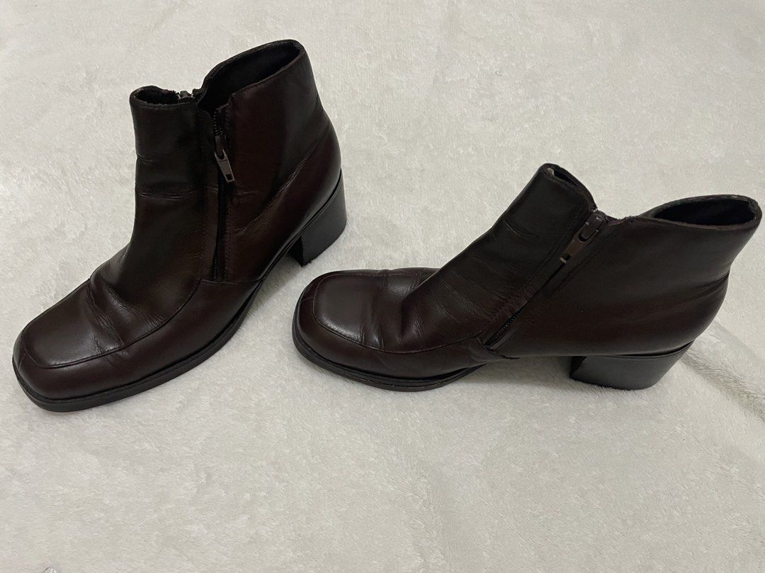 Nine West Dark Brown Leather Ankle Boots Size 5.5M (Category: Babies & Kids Fashion) located in Guiguinto. Submitted by beatan13 (Listing ID 1466589721, Image 1). Description: Dark brown leather ankle boots from Nine West. Block heels, square toes, side zipper closure. Leather upper material. Size 5.5M stamped inside. Classic style pair, easy to match with various outfits. Minor wear visible on the leather surface from previous use..