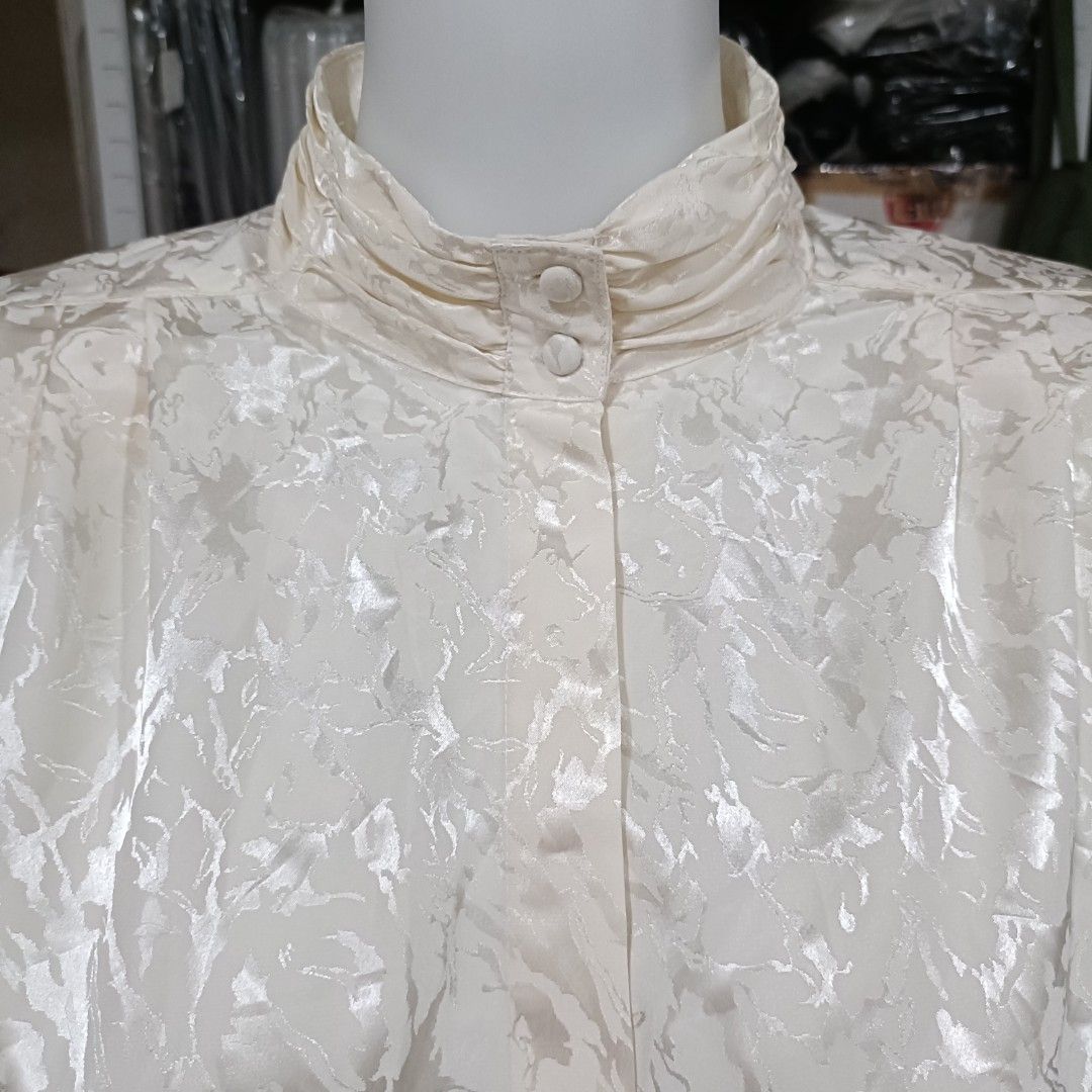 NOTATIONS Cream Ivory Satin Jacquard Button Down Long Sleeves Blouse; 2XL Plus Size Oversized (Category: Blouses) located in Moncada. Submitted by celynn.collection (Listing ID 1466660671, Image 3). Description: ✅ PLEASE READ BEFORE ASKING! 😊 ----------------------------------------------------- 📍LOCATION: Pangasinan, Luzon ----------------------------------------------------- ✅ Clothes are THRIFTED or PRE-LOVED unless stated brand new. -------