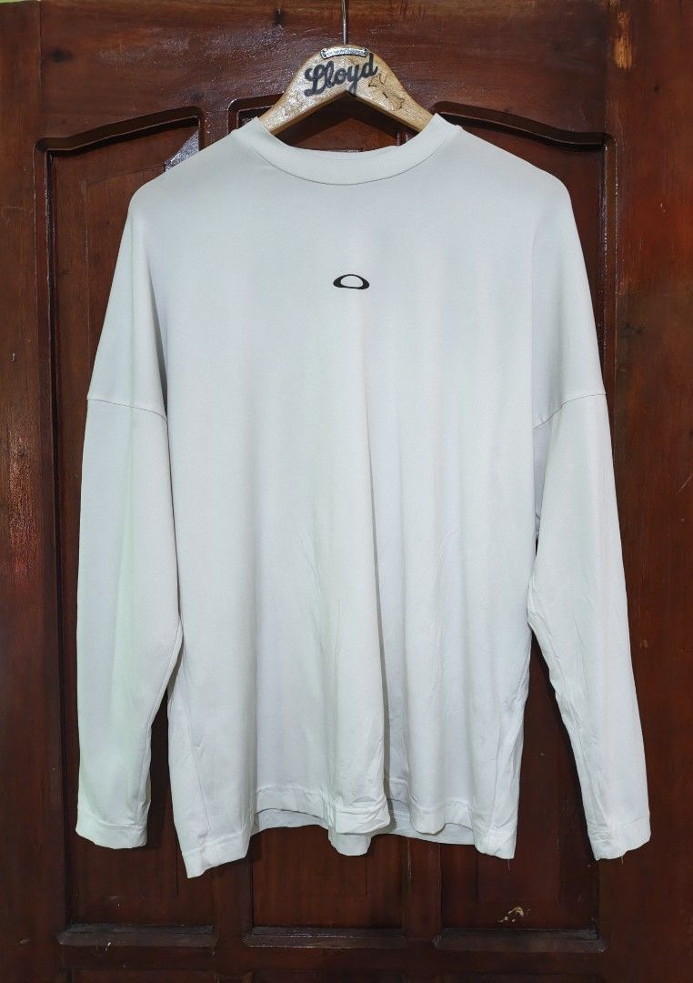 OAKLEY BIG LOGO (Category: Tshirts & Polo Shirts ) located in Manila. Submitted by chavez_lloyd (Listing ID 1466644395, Image 3). Description: Oakley big logo size: small dim's: W'21'5 × L'28 large fits excellent cond location negross occidental.