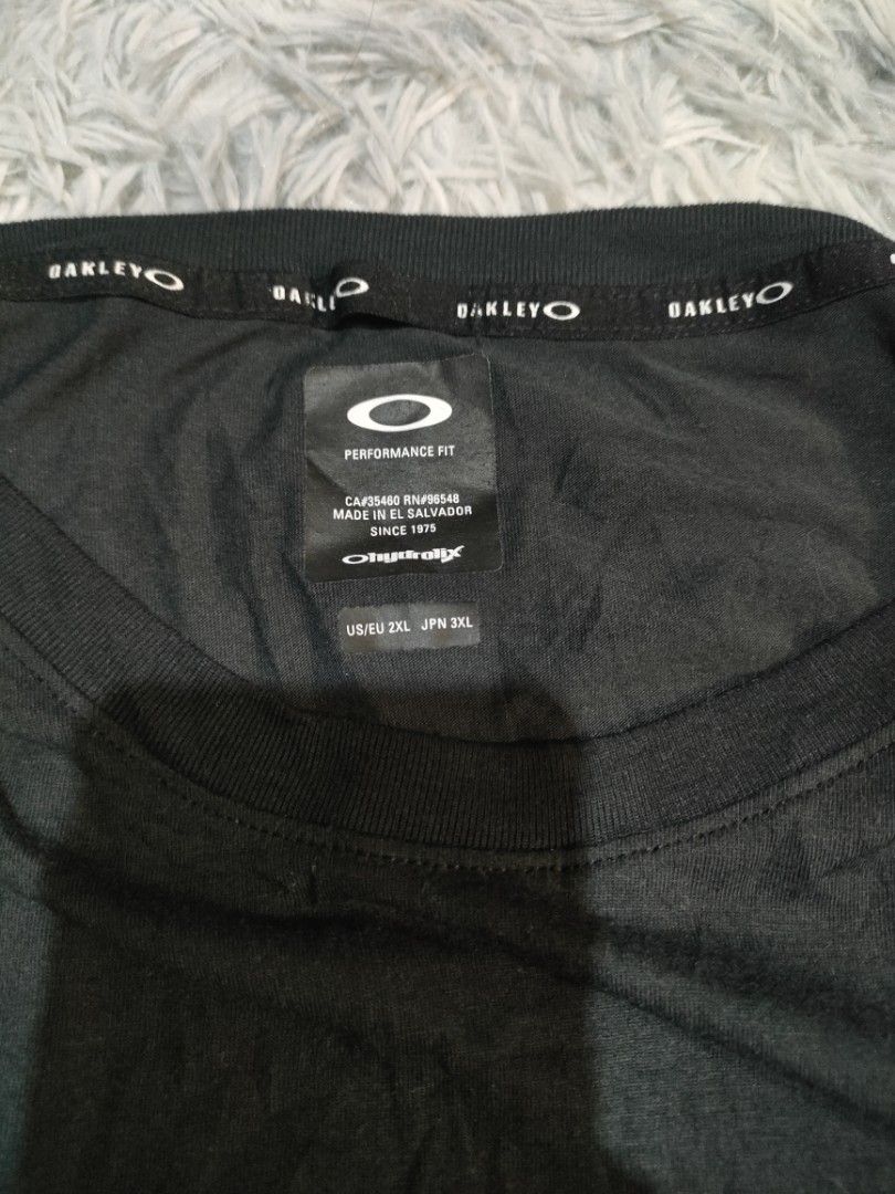 Oakley Performance fit (Category: Tshirts & Polo Shirts ) located in Toledo. Submitted by silverearth.bbc804 (Listing ID 1466711990, Image 3). Description: Oakley Performance fit W 22.5 L 30 excellent condition 750 plus shipping.