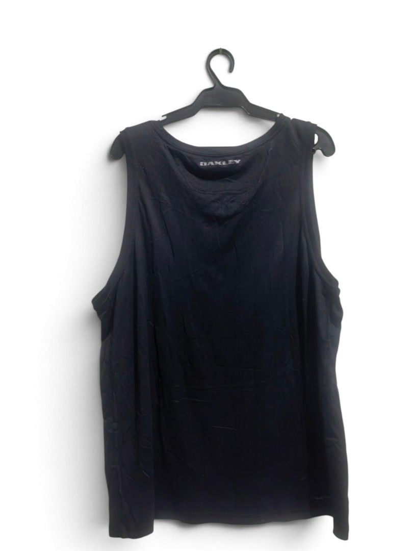 Oakley sando (Category: Tshirts & Polo Shirts ) located in Vinzons. Submitted by khasanche43622 (Listing ID 1466716129, Image 2). Description: Excellent condition No issue No crack print L-29 W-23.
