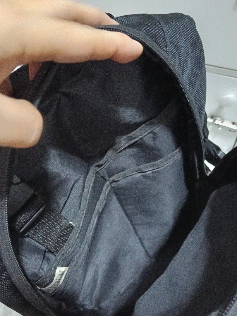 OG Swiss Gear Backpack (Category: Backpacks) located in Manila. Submitted by trendyie100 (Listing ID 1466591913, Image 2). Description: Selling as is, orig bag with signs of usage and flaws, still presentable and ready to use if di maarte, what you see is what you get. • Height: 47 cm • Width: 40cm •Payment 1st policy •No return, no exchange, no refund.