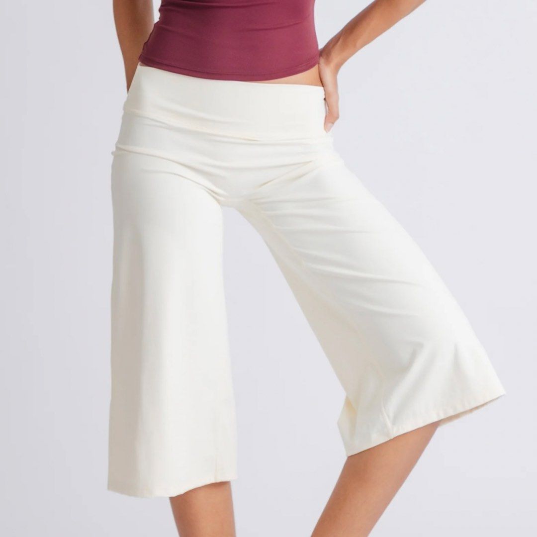Oja Wideleg Capri in Crème (Category: Activewear) located in Cainta. Submitted by taygracie (Listing ID 1466751291, Image 3). Description: Brand new with tag. Never used. No flaws. Size S (see last image for product dimensions) Bought for 2,250 PHP. Rfs: wrong size *Free shipping via J&T..