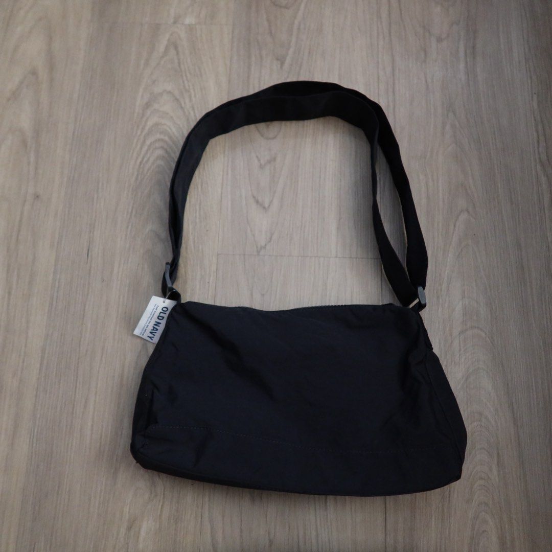 Old Navy Black Crossbody Bag (Category: Cross-body Bags) located in Manila. Submitted by gentlewind_62f064 (Listing ID 1466594327, Image 1). Description: - Brand: Old Navy - Color: Solid black - Condition: Brand new with tag still attached - Features: Adjustable strap with side buckle - Size: Standard one size - Style: Simple everyday crossbody.