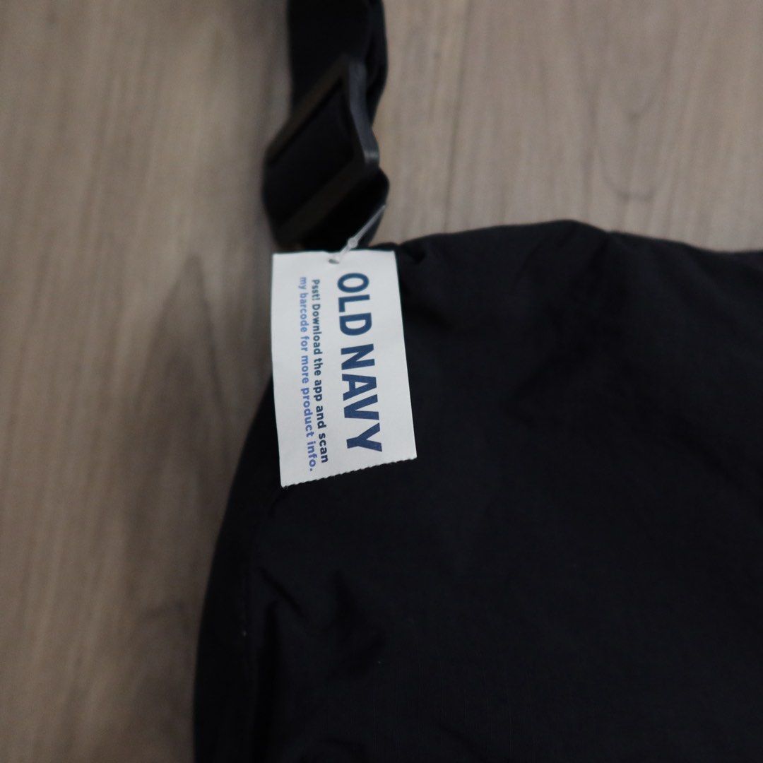 Old Navy Black Crossbody Bag (Category: Cross-body Bags) located in Manila. Submitted by gentlewind_62f064 (Listing ID 1466594327, Image 2). Description: - Brand: Old Navy - Color: Solid black - Condition: Brand new with tag still attached - Features: Adjustable strap with side buckle - Size: Standard one size - Style: Simple everyday crossbody.