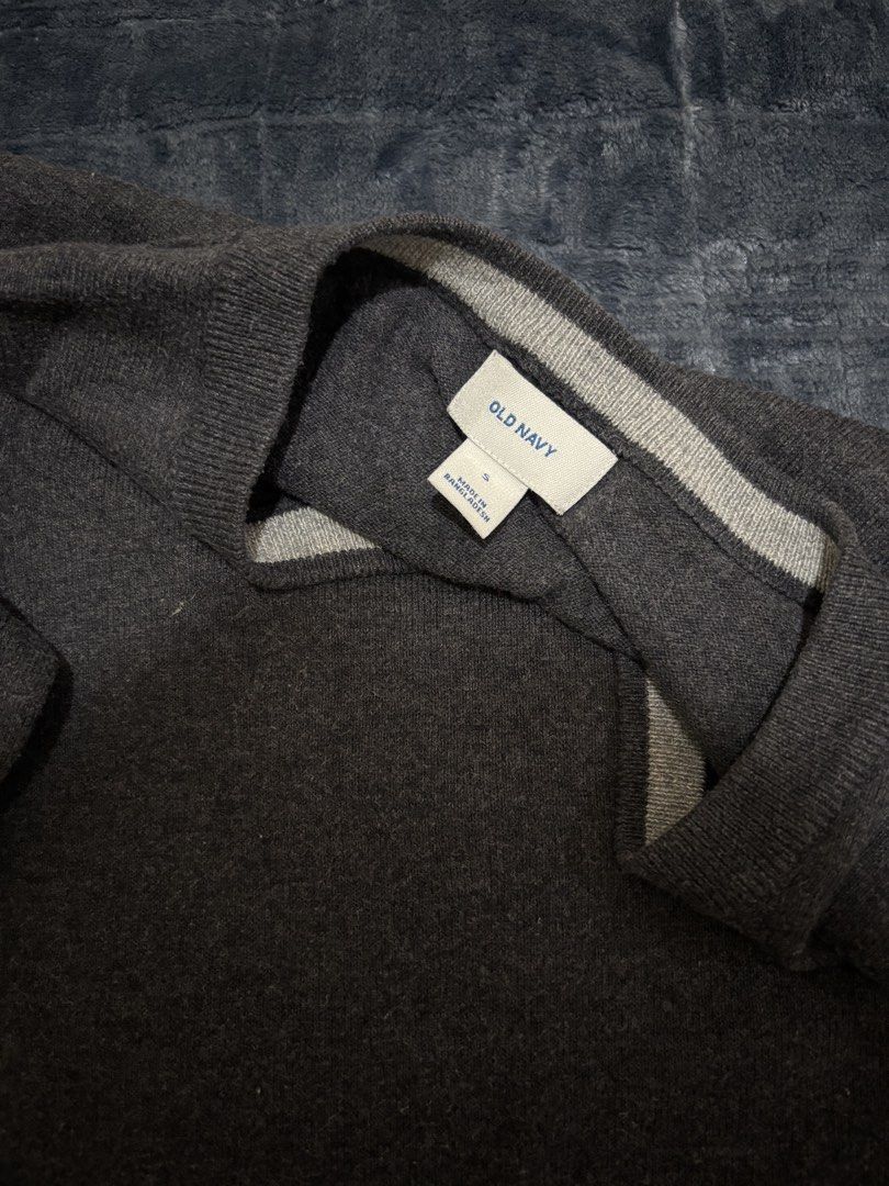 Old Navy Gray V-Neck Sweater Size S (Category: Coats, Jackets and Outerwear) located in Balayan. Submitted by authenticfindsbymrb (Listing ID 1466709543, Image 2). Description: - Brand: Old Navy - Color: Dark Gray - Size: Small - Material: Soft knit - Features: V-neck, long sleeves, ribbed cuffs and hem, contrast trim inside collar - Condition: Clean and ready to wear - Perfect for: Layering in cooler weather.