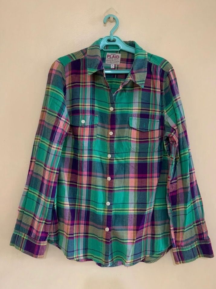 Old Navy Longsleeve Womens (Category: Longsleeves) located in Valenzuela. Submitted by clickandshoppreloved (Listing ID 1466613322, Image 1). Description: Old Navy Longsleeve Womens Onhand, Original Medium Ontag, (26L x 19W) Color : Green Striped (Excellent Condition, Good As New).