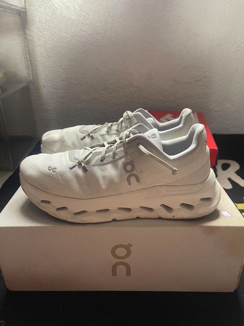 On Cloud Cloudtilt (Category: Casual Shoes) located in Makati City. Submitted by threadsfordays (Listing ID 1466772611, Image 1). Description: Authentic Used Sz 10 ₱5500 Mandaluyong area.