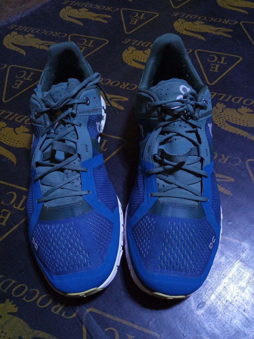 On Cloudflow running shoes (Category: Sneakers) located in Davao. Submitted by ljay.thriftedfinds (Listing ID 1466735464, Image 1). Description: On Cloudflow running shoes Size 9.5 Excellent condition No issue 📩📩📩📩.