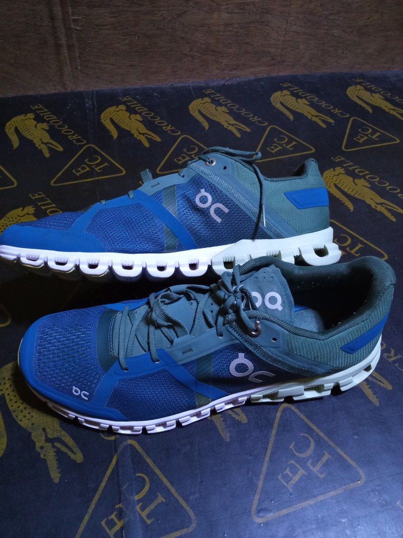 On Cloudflow running shoes (Category: Sneakers) located in Davao. Submitted by ljay.thriftedfinds (Listing ID 1466735464, Image 2). Description: On Cloudflow running shoes Size 9.5 Excellent condition No issue 📩📩📩📩.