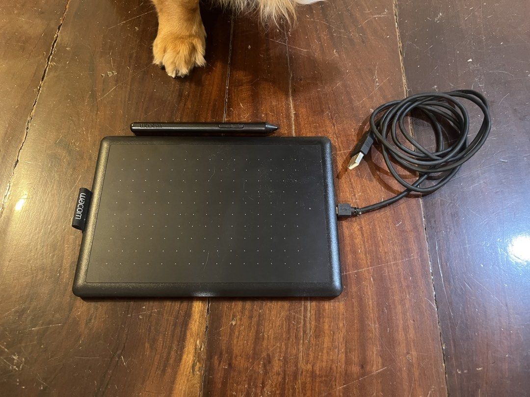One by Wacom Small (Model CTL-472) (Category: Laptops & Notebooks) located in Mandaluyong City. Submitted by chesquiche (Listing ID 1466667511, Image 1). Description: One by Wacom Small (Model CTL-472) Notes: - USB Cable has some damage, but over all still usable - Includes Stylus and USB Cable - Dog not included 😬 MOP: GCash Only MOD: J&T, Lalamove, Grab or LBC (at buyers expense) 🔖 RFS: Clearing up space 📍LOC: Mandaluyong City/Taft Ave..