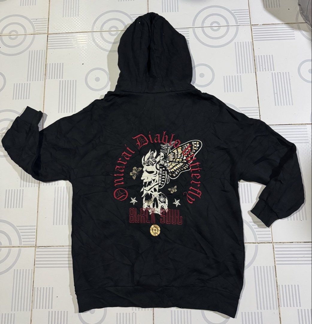 ONIARAI JAPAN hoodie (Category: Coats, Jackets and Outerwear) located in Cebu City. Submitted by etnaner (Listing ID 1466760965, Image 2). Description: ONIARAI HALFZIP SIZE: medium on tag fits large Great condition .