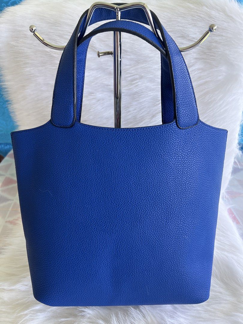 Open Tote Bag (Category: Tote Bags) located in Bacolod City. Submitted by nvl_nvl (Listing ID 1466628827, Image 1). Description: Reversible open-top tote bag featuring a vibrant pebbled blue leather exterior and an intricately detailed, botanical multicolor floral print lining. PhP 990.