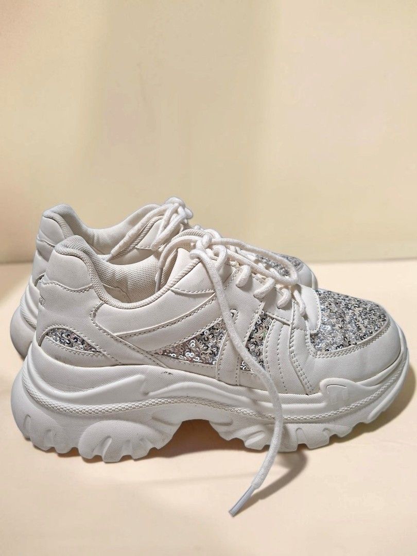 ORIENTAL TRAFFIC ORTR SEQUENCED SNEAKERS (Category: Sneakers) located in Las Pinas. Submitted by annachiaonair2037 (Listing ID 1466684585, Image 3). Description: ORiental TRaffic Sequin Thick-Bottom Sneakers US 8 25CM MODEL OT3752 FROM JAPAN Disclaimer: I am not affiliated with, associated with, or authorized by any of the brands featured posted. Any mention of brand names, trademarks, or logos is solely for identification and reference purposes 