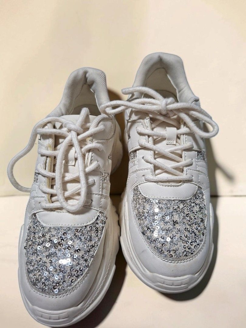 ORIENTAL TRAFFIC ORTR SEQUENCED SNEAKERS (Category: Sneakers) located in Las Pinas. Submitted by annachiaonair2037 (Listing ID 1466684585, Image 1). Description: ORiental TRaffic Sequin Thick-Bottom Sneakers US 8 25CM MODEL OT3752 FROM JAPAN Disclaimer: I am not affiliated with, associated with, or authorized by any of the brands featured posted. Any mention of brand names, trademarks, or logos is solely for identification and reference purposes 