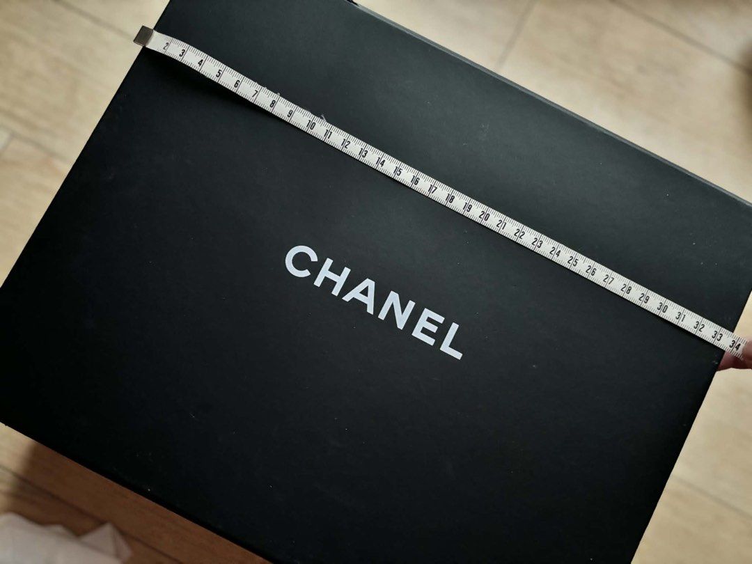 ❗️OrigCHANEL boxes (Category: Luxury Bags & Wallets) located in Manila. Submitted by calmforest-007b69 (Listing ID 1463267206, Image 3). Description: Chanel boxes.